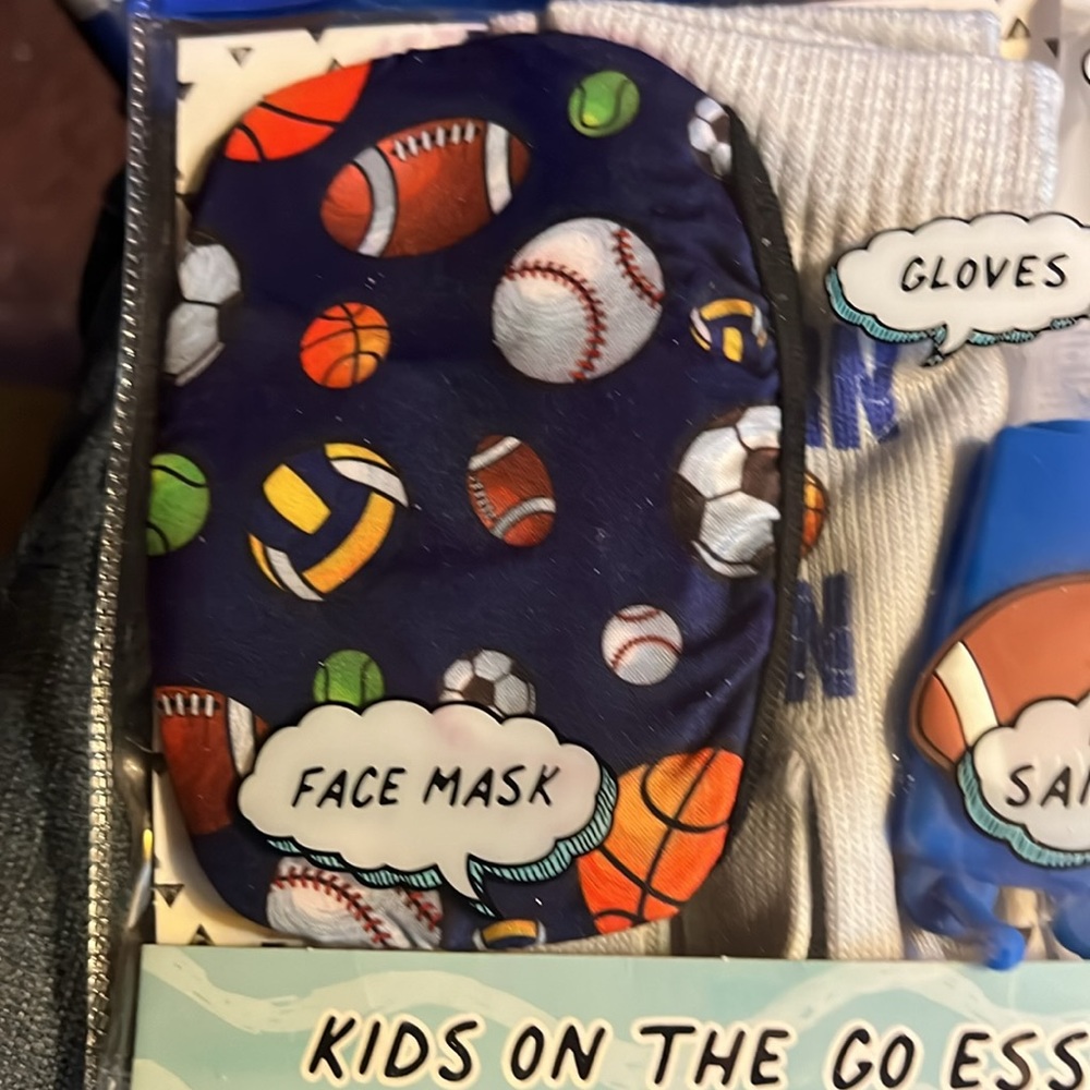 KIDS. ESSENTIALS. BOY - Picture 2 of 6